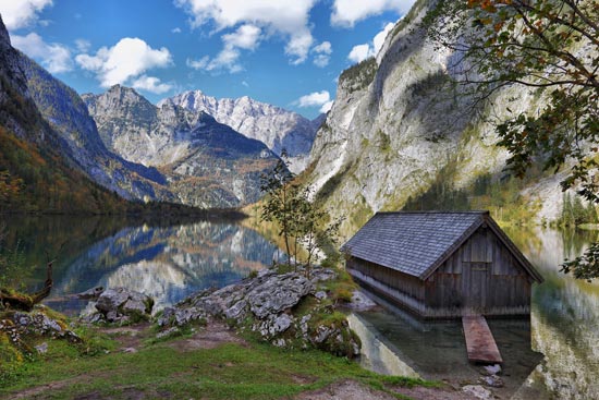 Obersee mit der Hütte im Vordergrund, Spiegelung der Berge im See