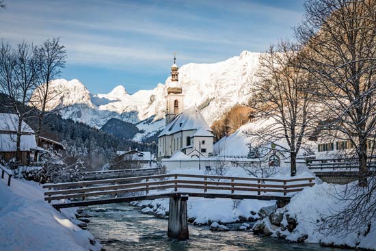 Ramsau church with snow in the foreground, mountain scenery in the background Ramsau church with snow in the foreground, mountain scenery in the background
