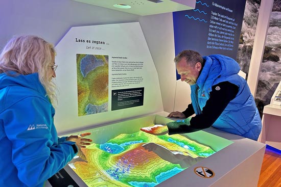 Führung durch die Ausstellung  Führung durch die Ausstellung