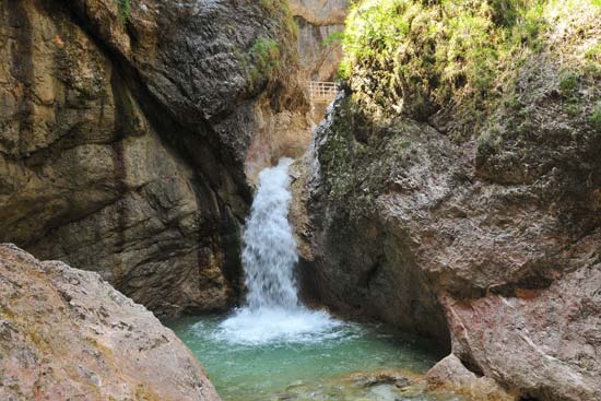 Ein Wasserfall in der Almbachklamm Ein Wasserfall in der Almbachklamm