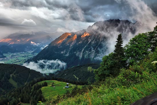 Aussicht von der Rossfeldstraße mit Blick nach Österreich Aussicht von der Rossfeldstraße mit Blick nach Österreich