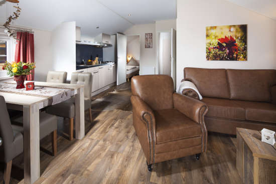 Innenansicht Wohnbereich Chalet, Wohn- und Essbereich Innenansicht Wohnbereich Chalet, Wohn- und Essbereich