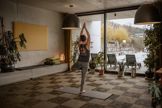 Morning yoga with Babsi in the relaxation room, with a view of the mountains.