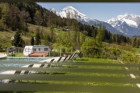 Heusauna mit Aussicht auf den Pool und die Berge Heusauna mit Aussicht auf den Pool und die Berge