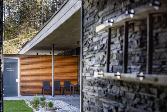 Wellnessbereich Innenansicht verschiedene Holz- & Steinoberflächen Wellnessbereich Innenansicht verschiedene Holz- & Steinoberflächen